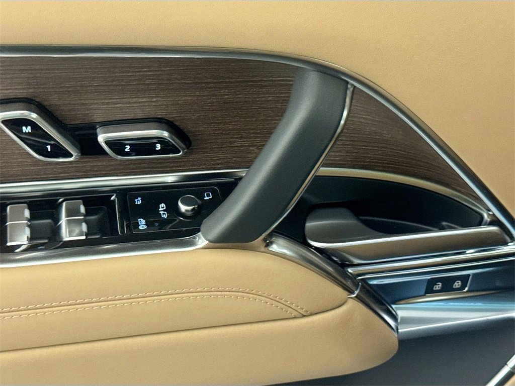 New 2026 Land Rover Range Rover Long Wheelbase SE image 17