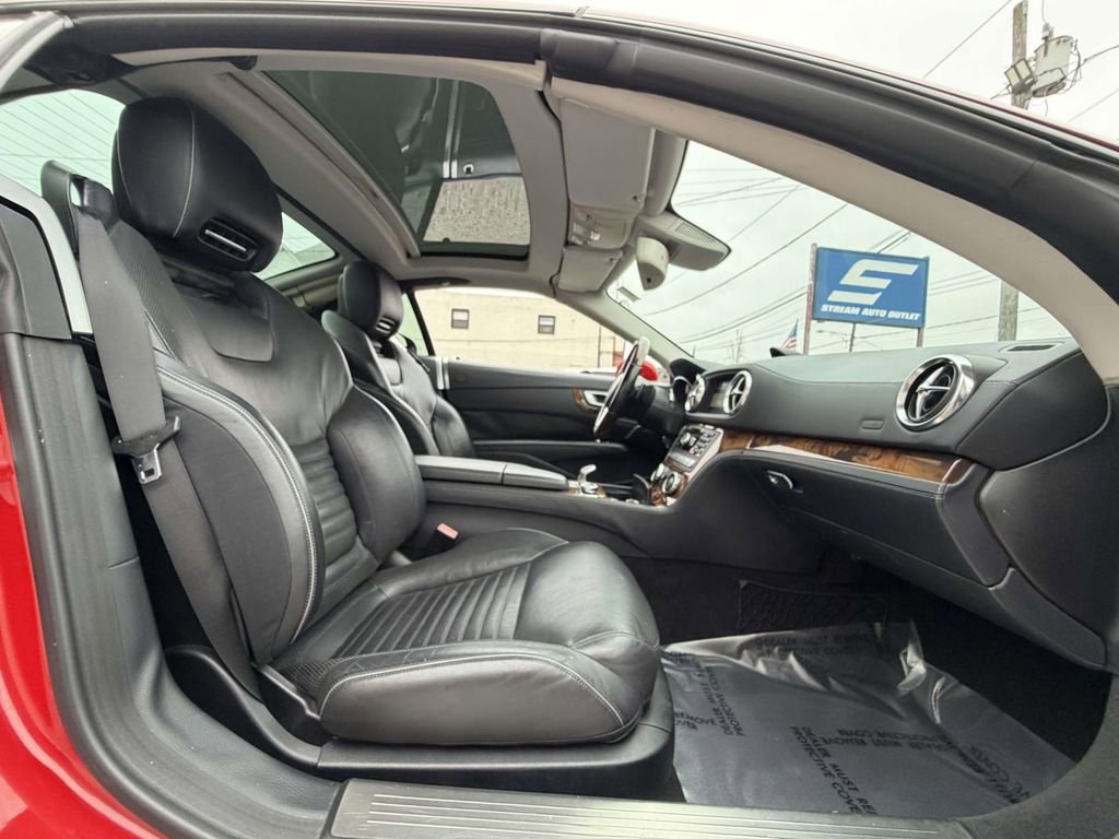 Used 2013 Mercedes-Benz SL 550 image 11