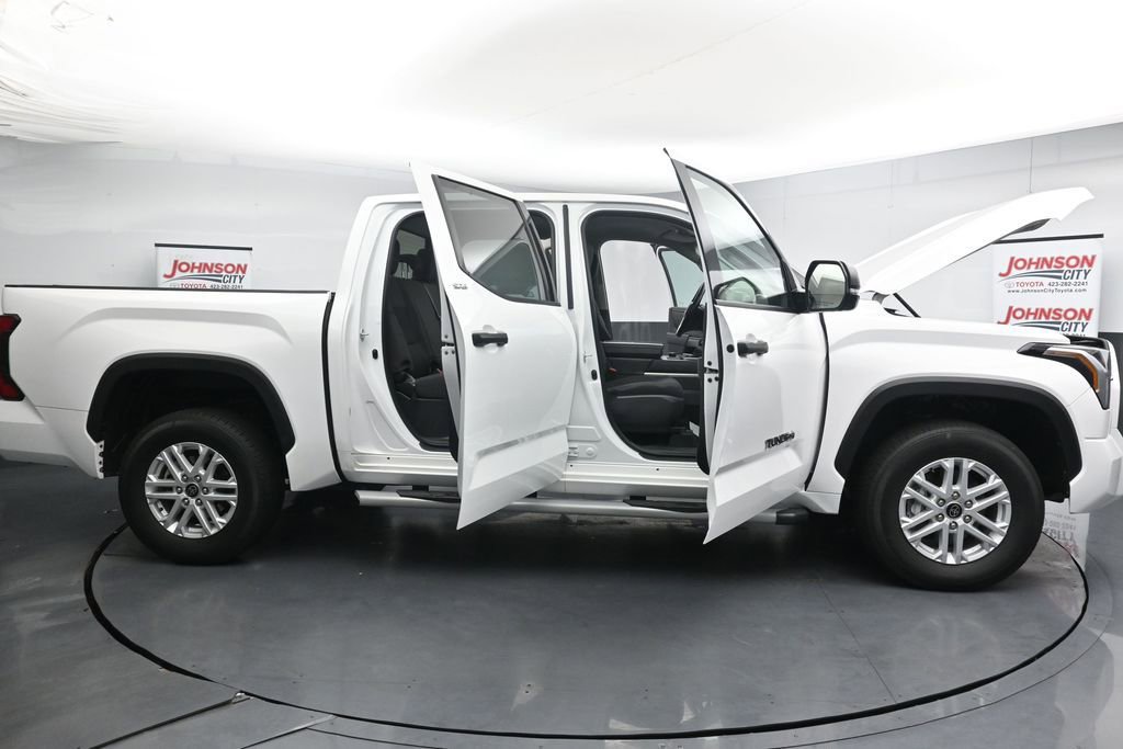 Used 2023 Toyota Tundra SR5 w/ SR5 Convenience Package AWD/4WD image 44