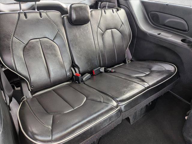 Used 2021 Chrysler Pacifica Limited w/ Uconnect Theater Family Group image 24