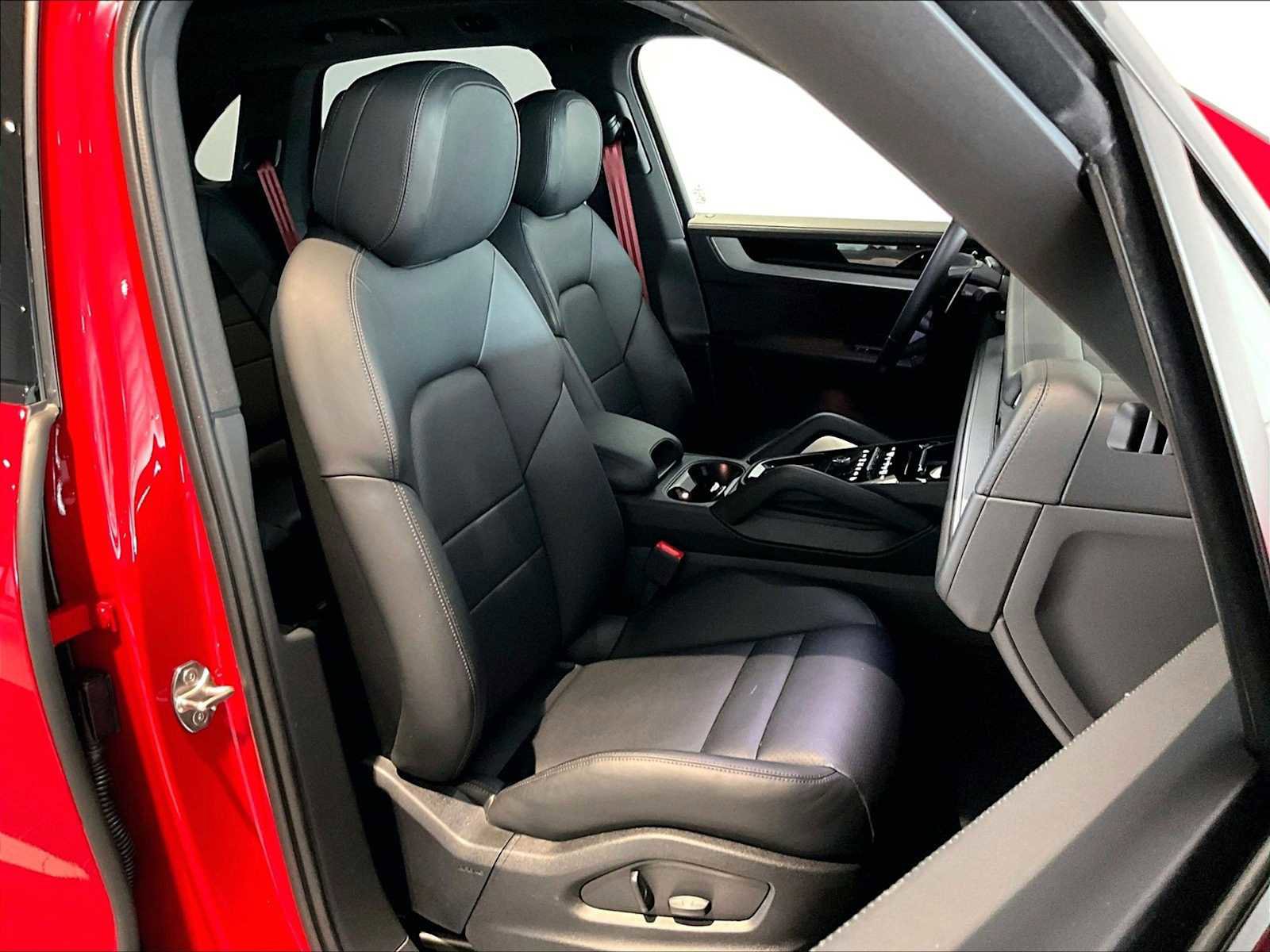 Used 2026 Porsche Cayenne S image 22