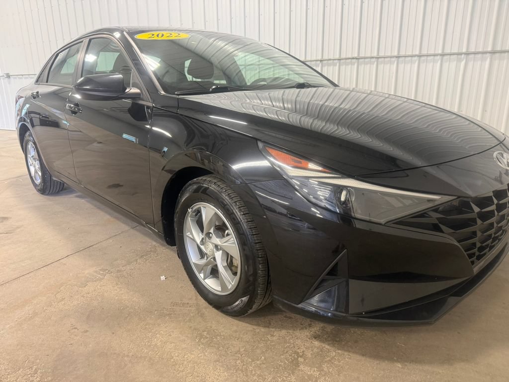 Used 2022 Hyundai Elantra SE FWD image 11