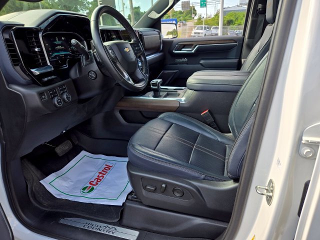 Used 2023 Chevrolet Silverado 1500 High Country w/ Technology Package AWD/4WD image 10