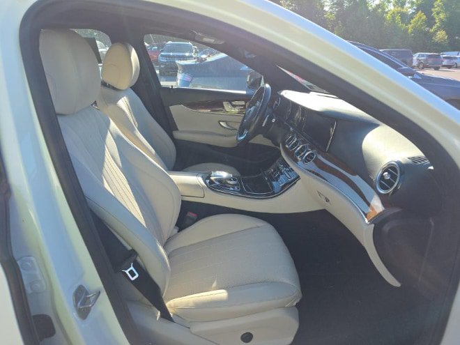 Used 2017 Mercedes-Benz E 300 4MATIC image 8