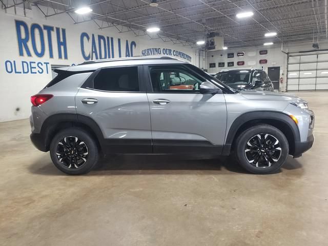 Used 2023 Chevrolet TrailBlazer LT w/ Convenience Package AWD/4WD image 2