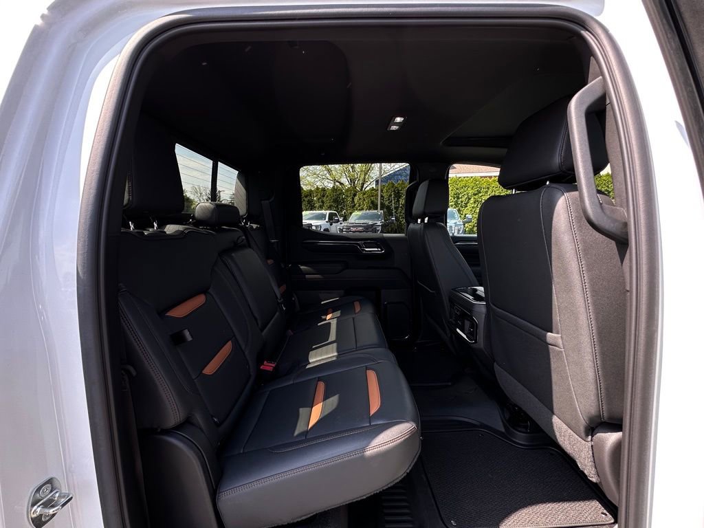 Used 2023 GMC Sierra 1500 AT4 w/ Technology Package AWD/4WD image 17