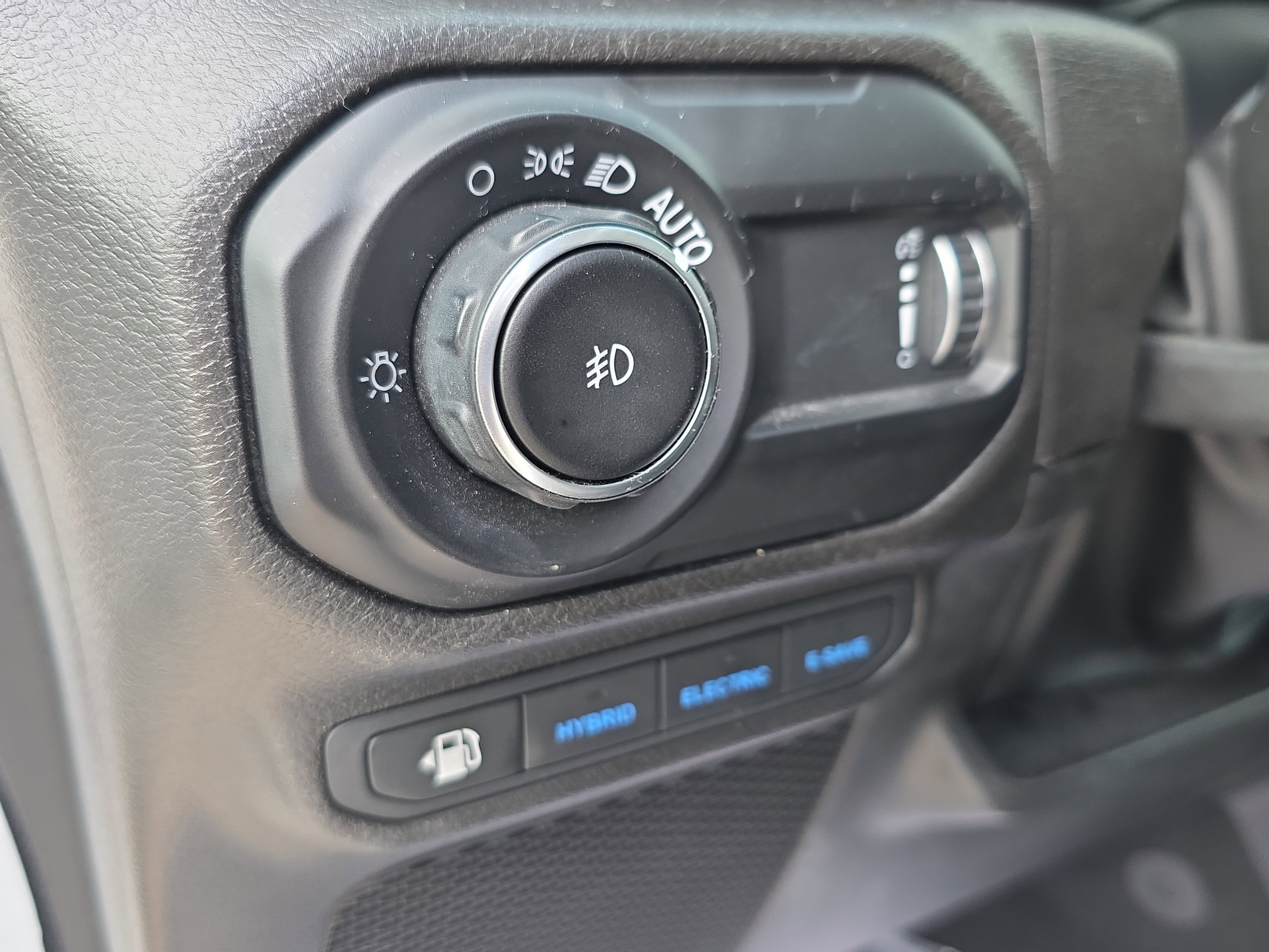Used 2023 Jeep Wrangler Sahara AWD/4WD image 22