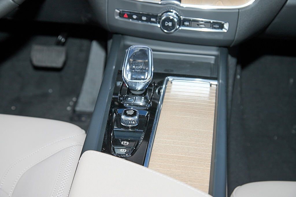 New 2026 Volvo XC60 B5 Plus w/ Protection Package Premier image 28