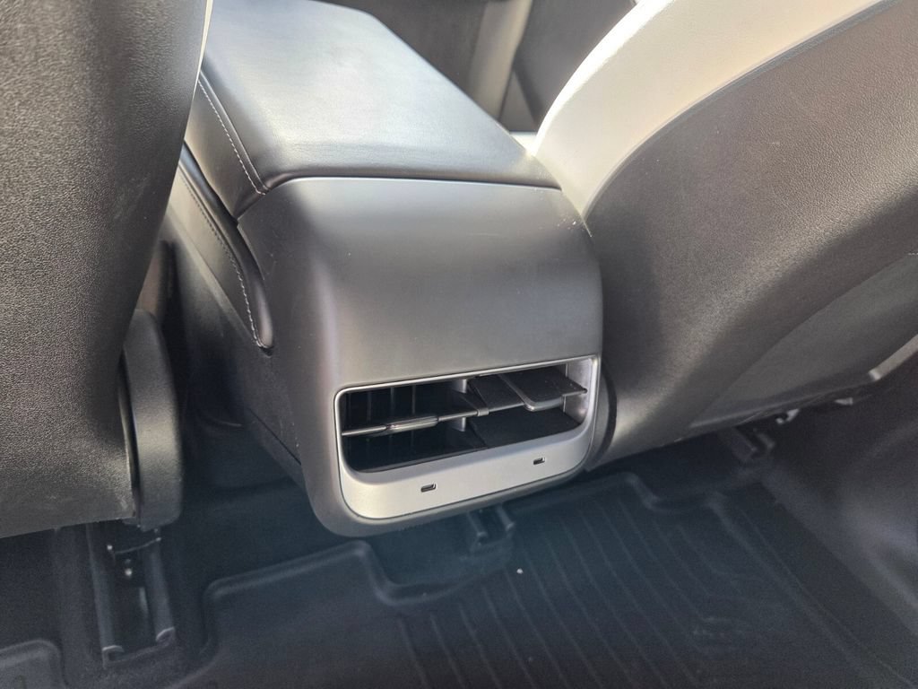 Used 2022 Tesla Model Y Performance AWD/4WD image 8
