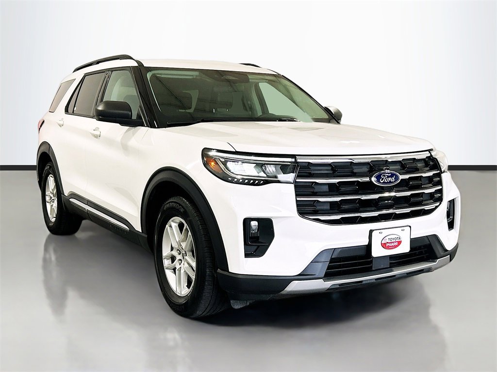 Used 2025 Ford Explorer Active w/ Active Comfort Package image 3