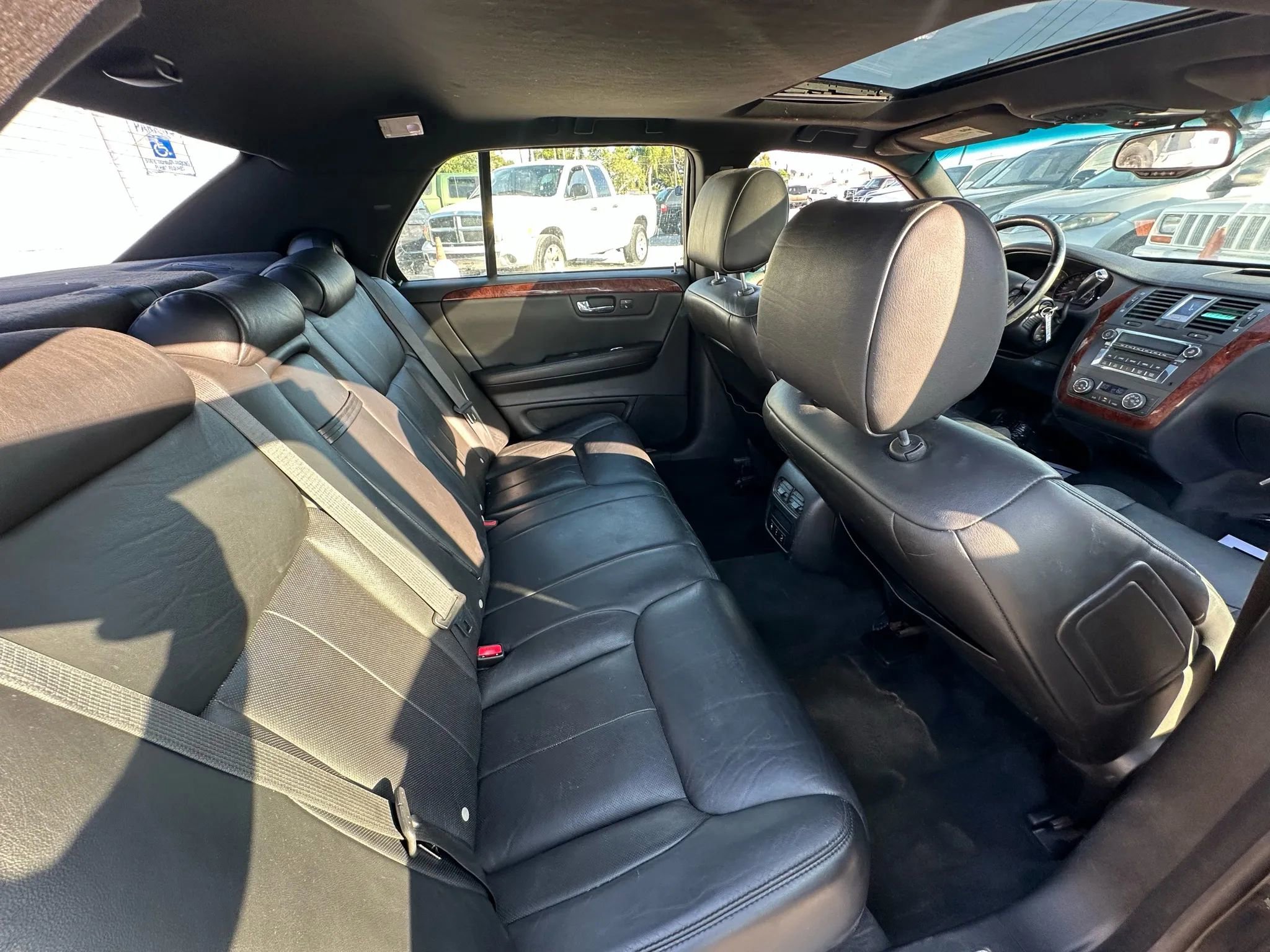 Used 2007 Cadillac DTS Luxury I w/ Sun And Sound Package image 12