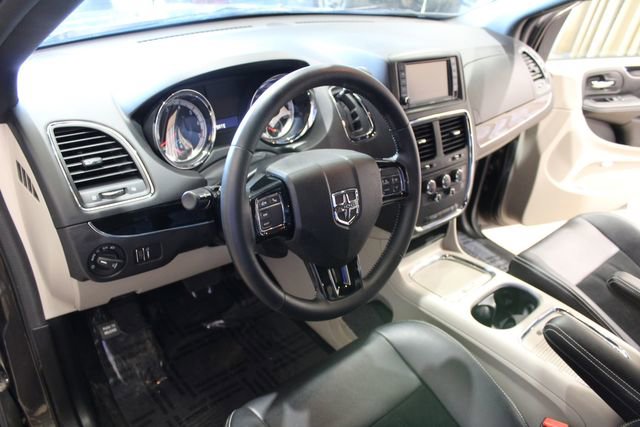 Used 2017 Dodge Grand Caravan SXT image 20