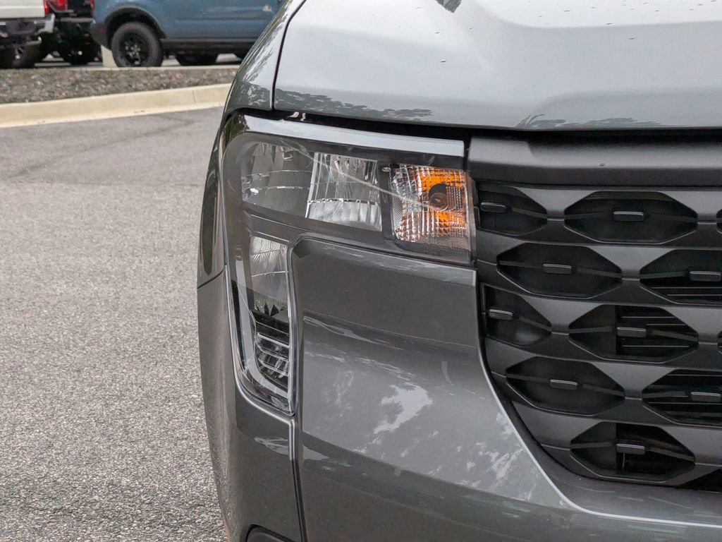 New 2025 Ford Maverick XL image 11