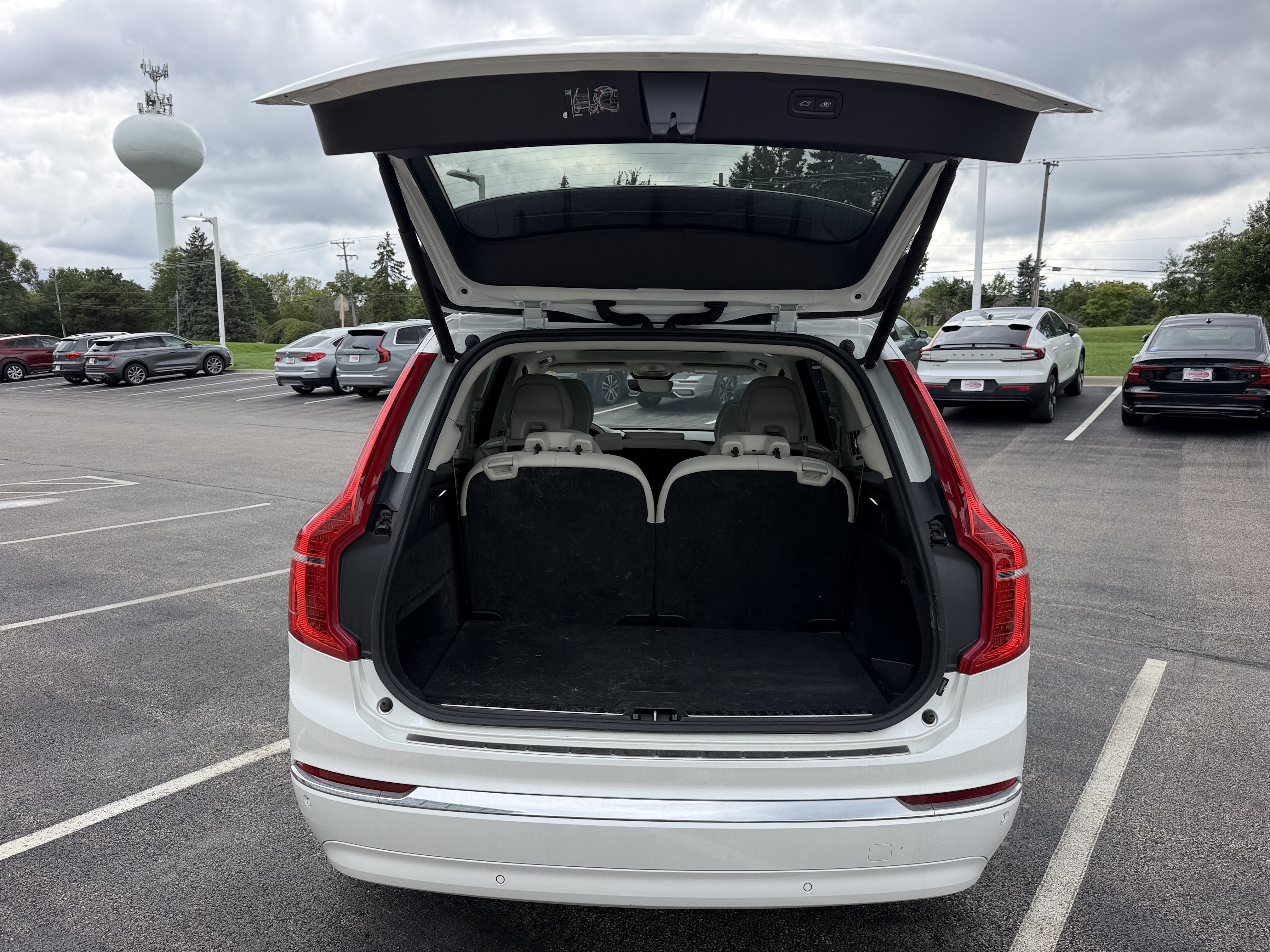 Used 2024 Volvo XC90 B5 Core w/ Protection Package Premier AWD/4WD image 11