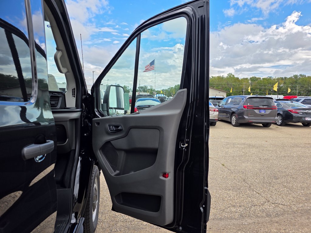 New 2026 Ford Transit 250 148 Medium Roof w/ Load Area Protection Package RWD image 17