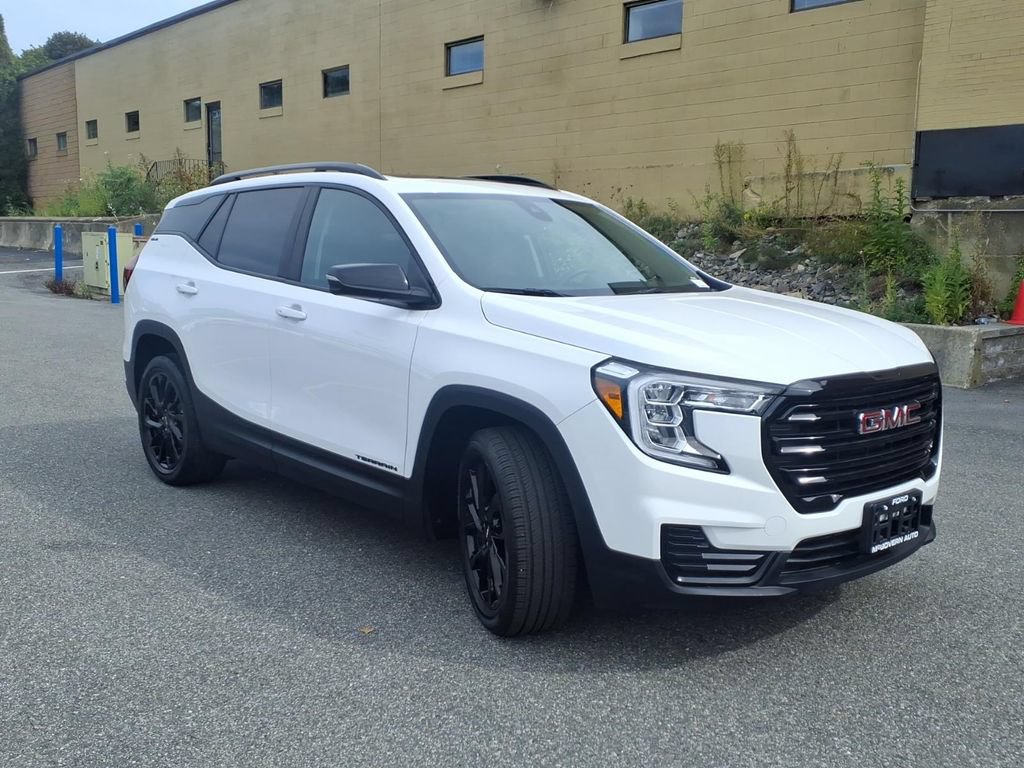 Used 2023 GMC Terrain SLE w/ Driver Convenience Package AWD/4WD image 4
