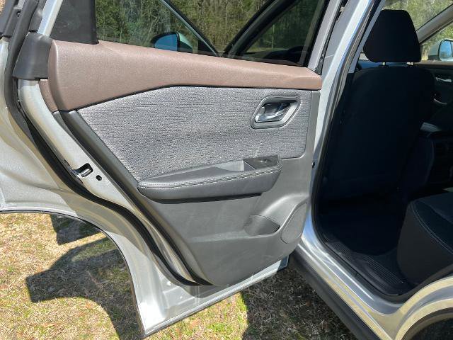 Used 2023 Nissan Rogue SV image 23