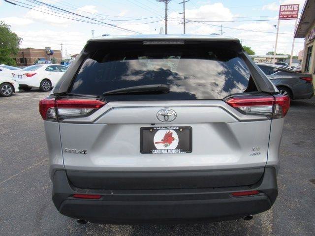 Used 2021 Toyota RAV4 LE AWD/4WD image 6