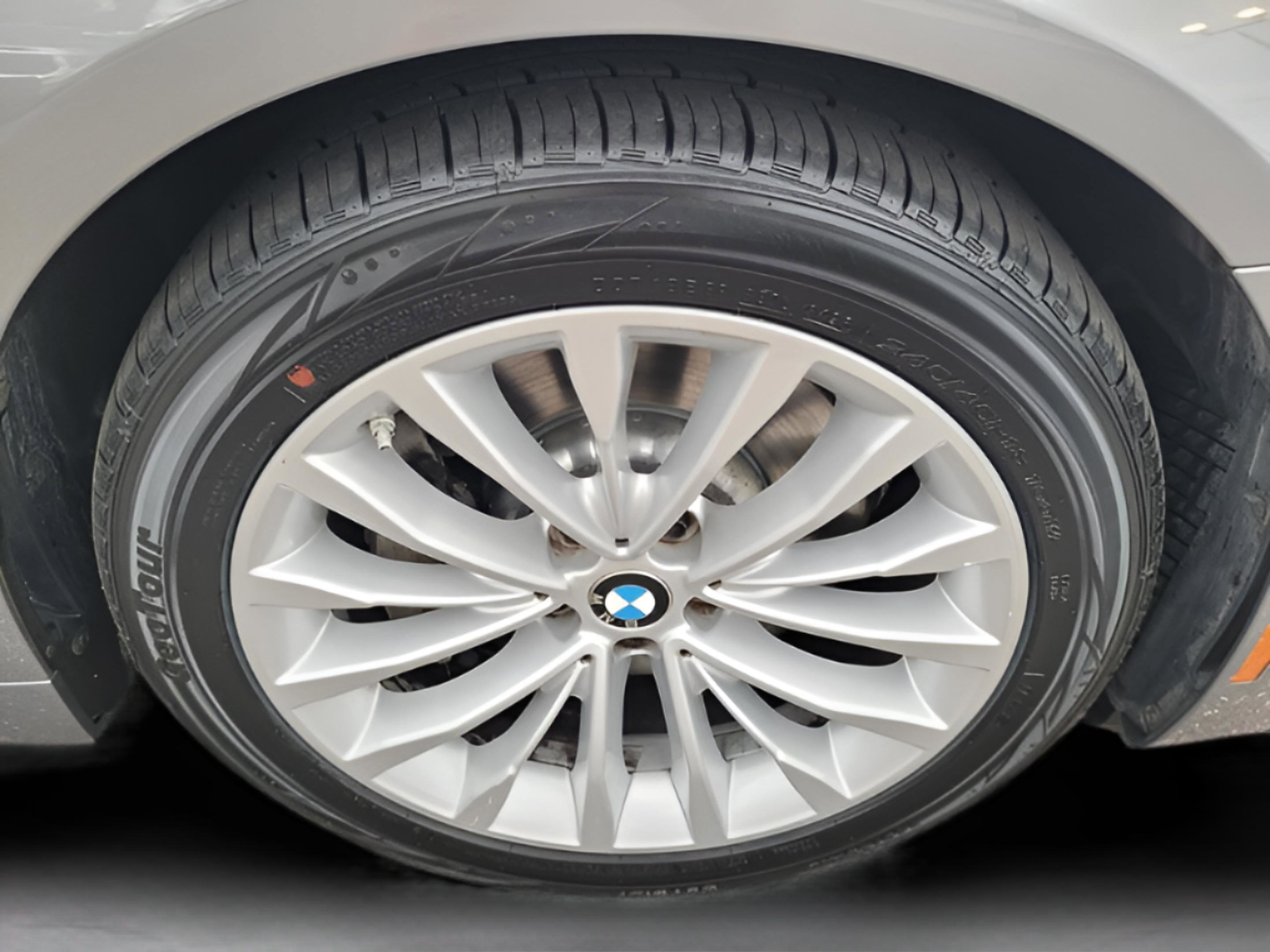 Used 2023 BMW 530i xDrive image 35