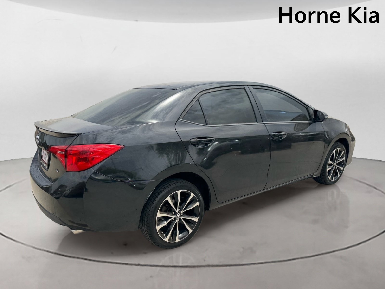 Used 2018 Toyota Corolla SE w/ Carpet Mat Package (TMS) FWD image 4