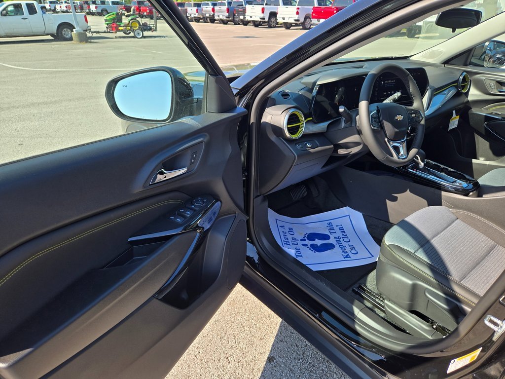 New 2025 Chevrolet Trax LT w/ Driver Confidence Package image 6