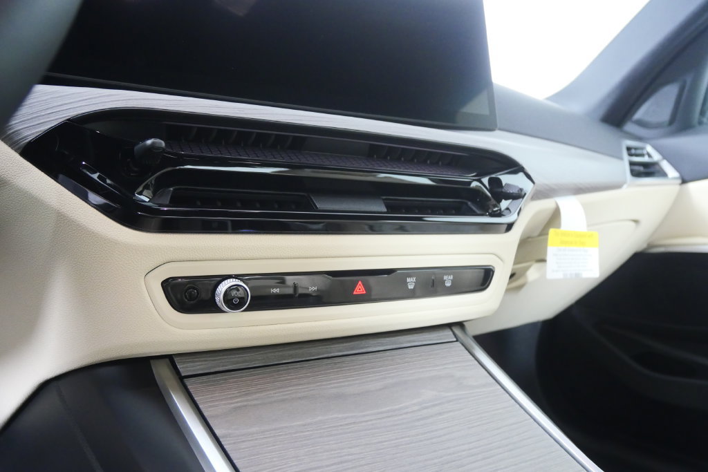 New 2026 BMW 330i Sedan w/ Premium Package RWD image 20