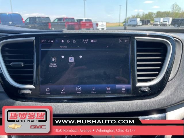 Used 2024 Chrysler Pacifica Touring-L FWD image 15