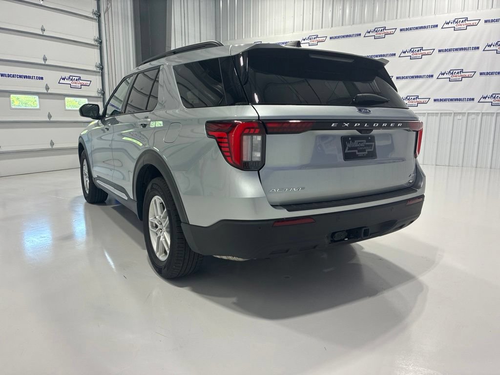 Used 2025 Ford Explorer Active AWD/4WD image 4
