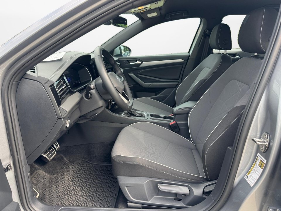 Used 2026 Volkswagen Jetta Sport FWD image 9