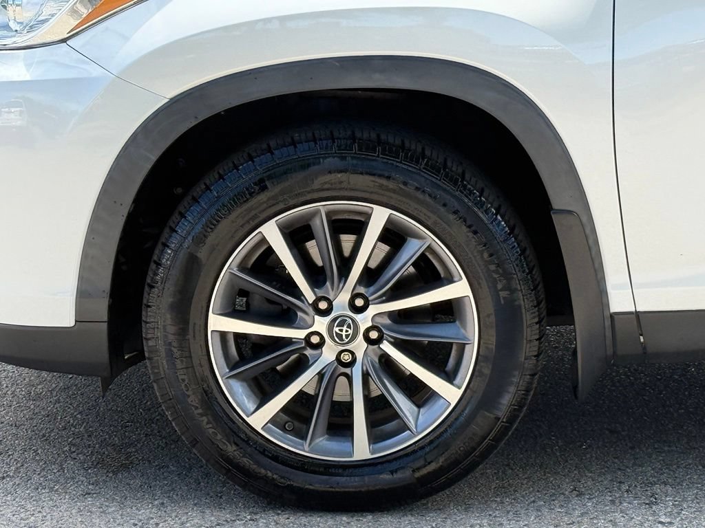 Used 2019 Toyota Highlander XLE AWD/4WD image 6