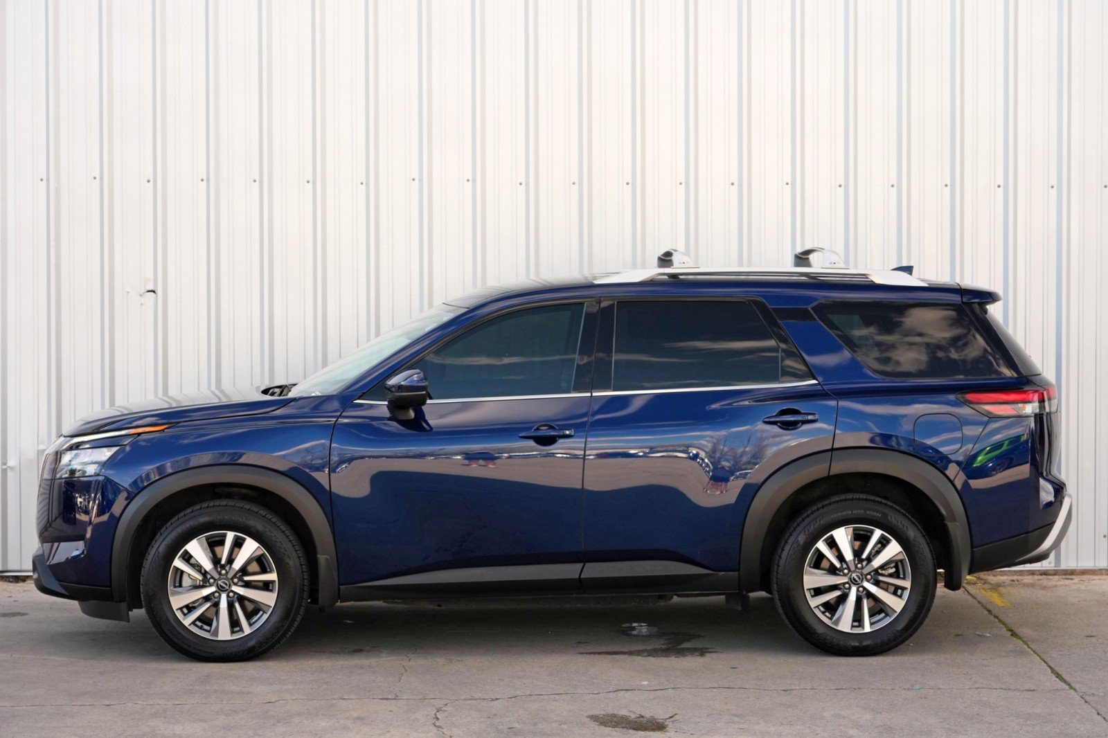 Used 2025 Nissan Pathfinder SL AWD/4WD image 46