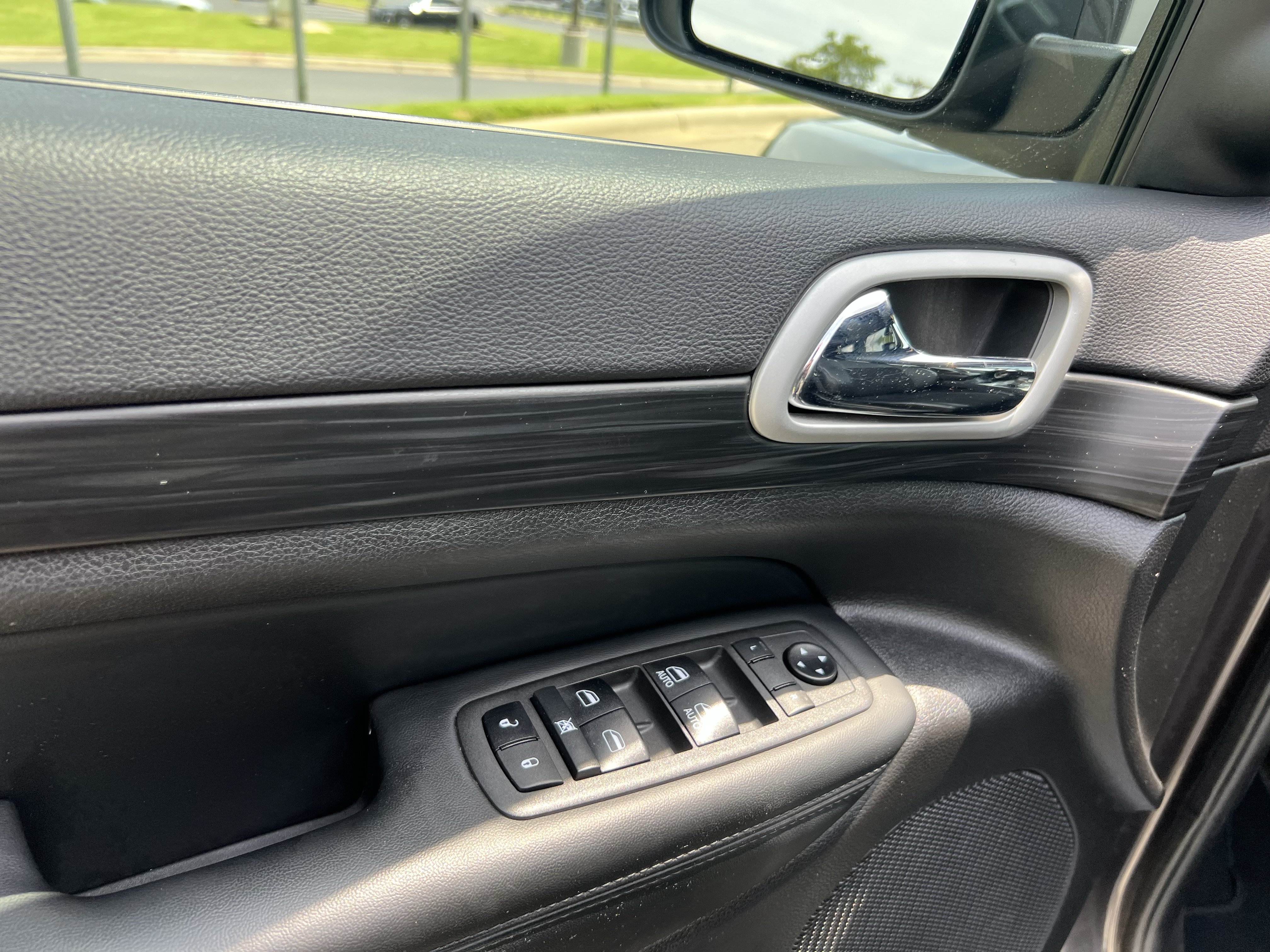 Used 2021 Jeep Grand Cherokee Laredo X AWD/4WD image 15