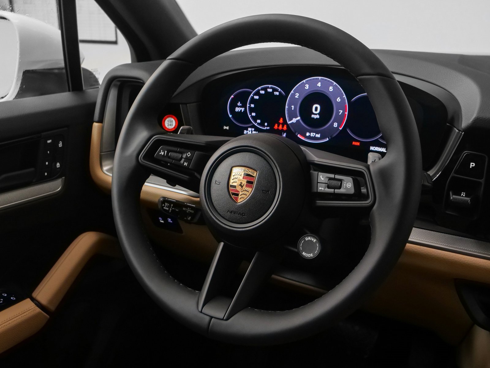 Used 2025 Porsche Cayenne image 27