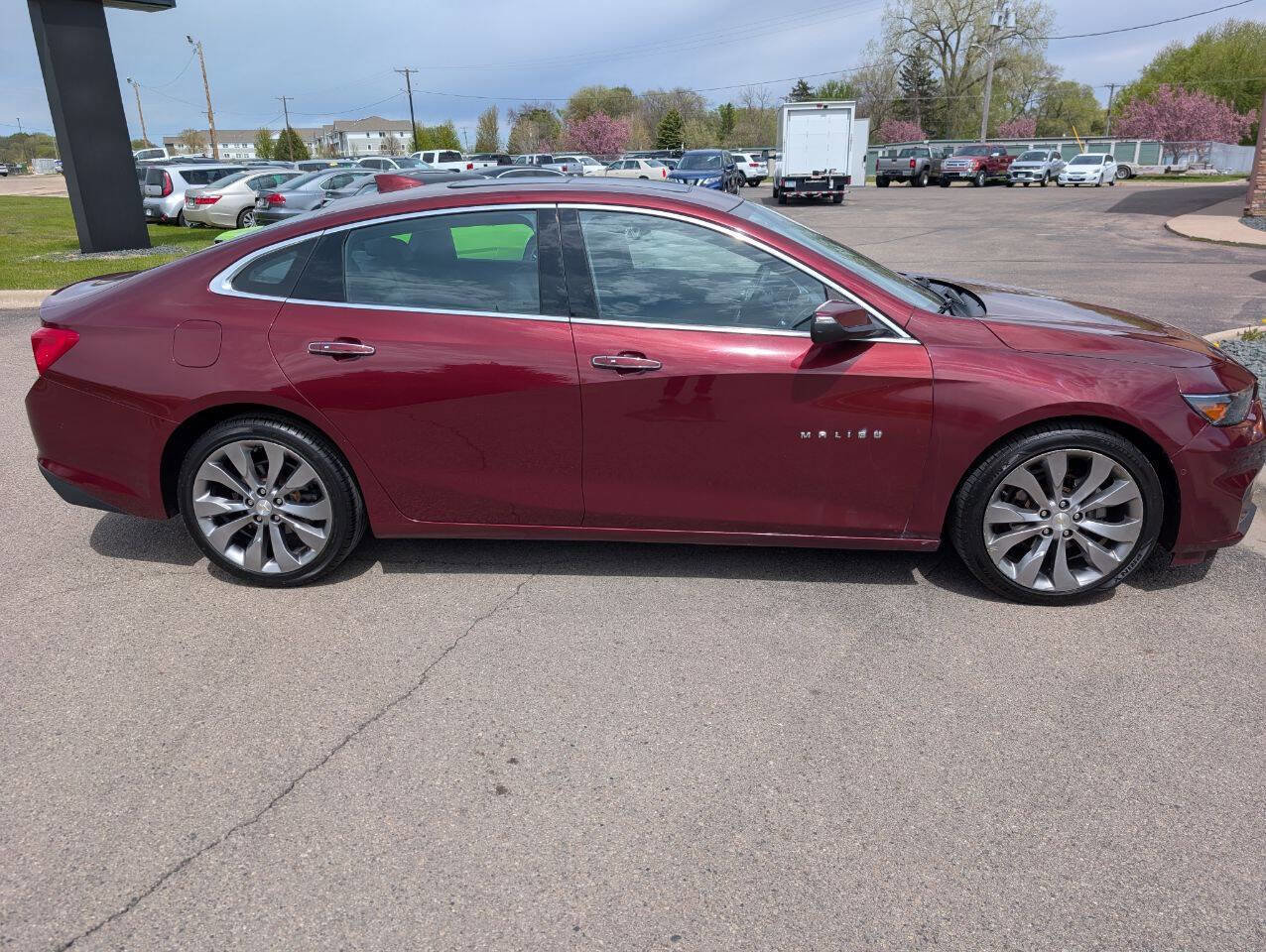 Used 2016 Chevrolet Malibu Premier w/ Driver Confidence Package II FWD image 10