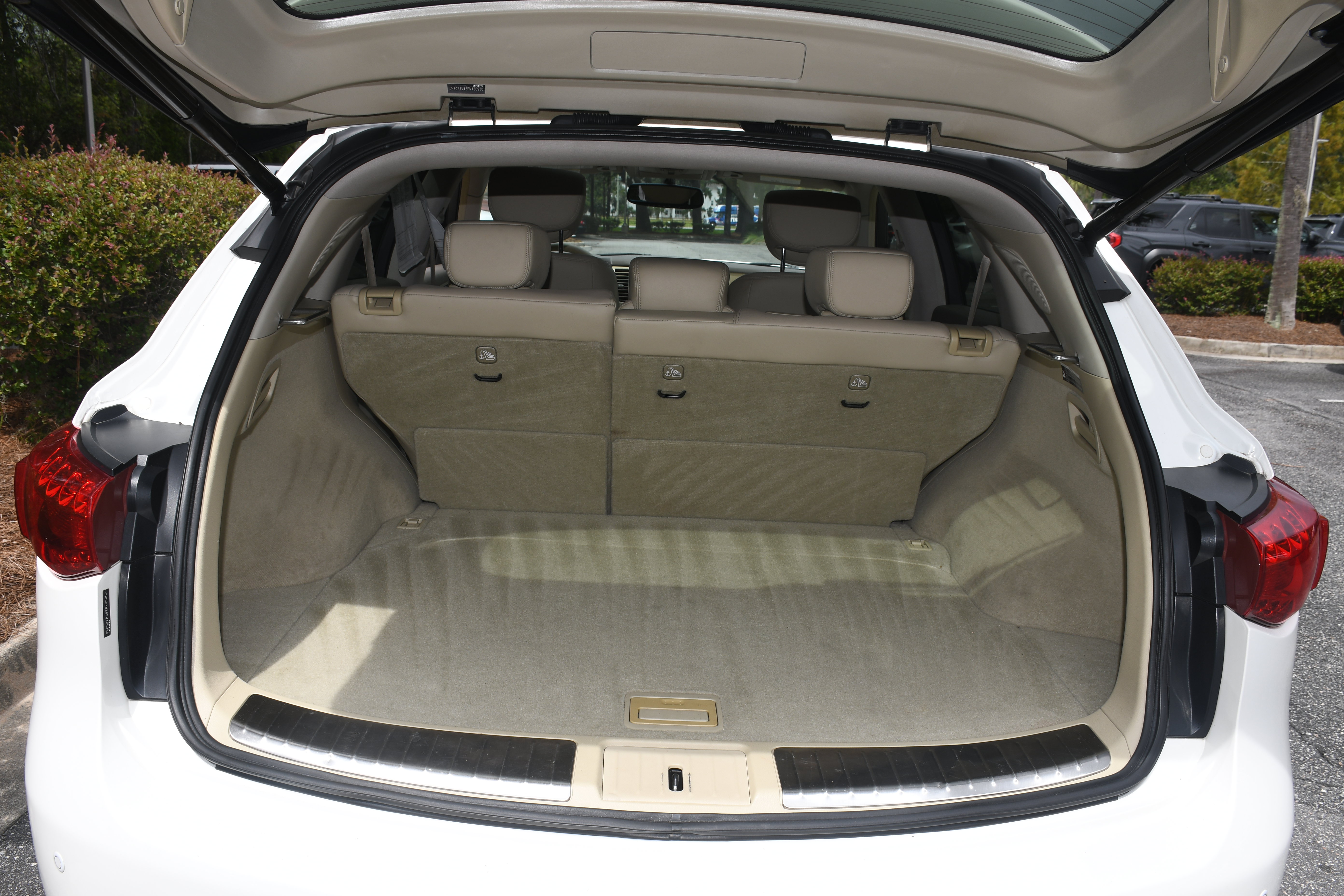 Used 2015 INFINITI QX70 AWD w/ Premium Package image 19