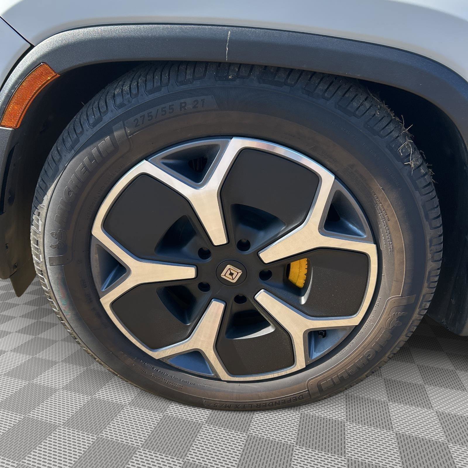 Used 2024 Rivian R1S Adventure image 32