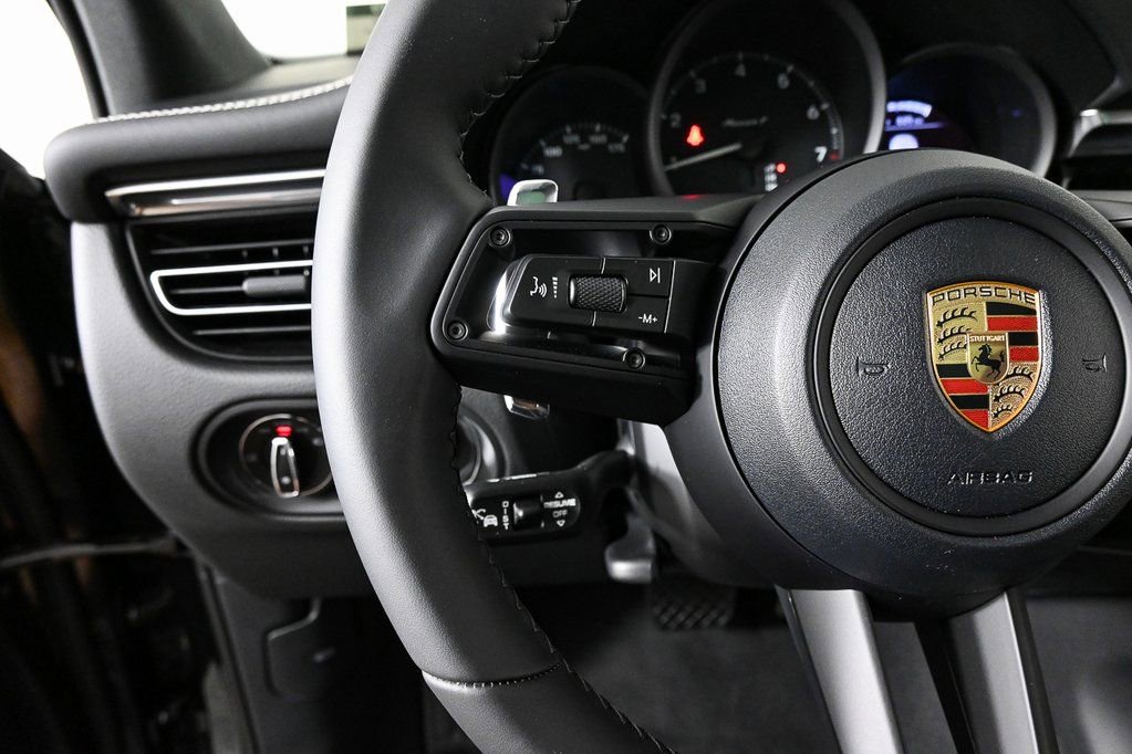 Certified 2026 Porsche Macan AWD/4WD image 10