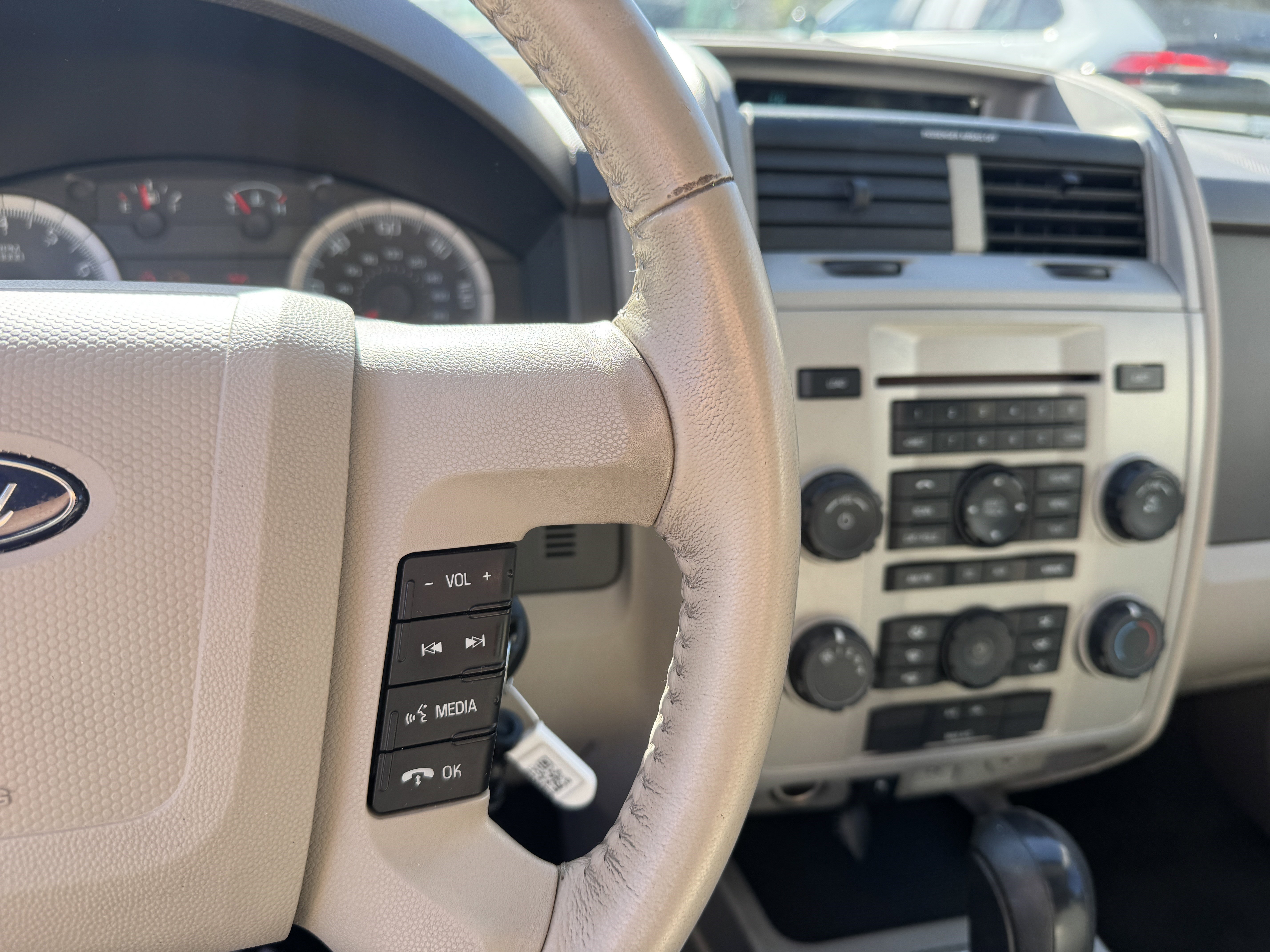 Used 2010 Ford Escape XLT FWD image 23