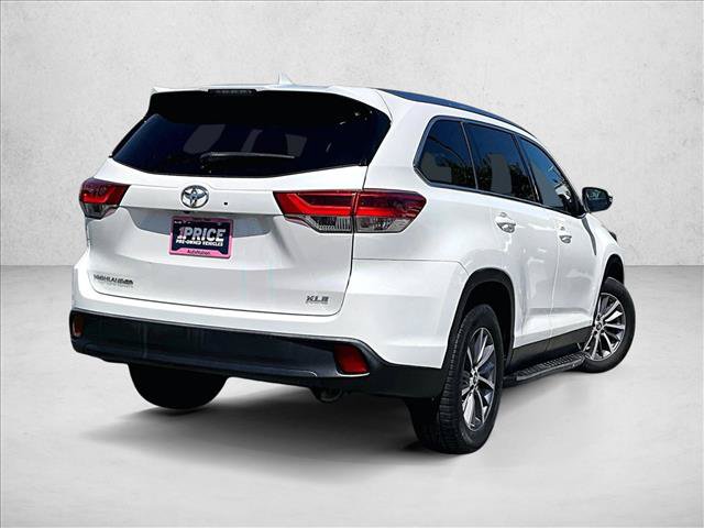 Used 2019 Toyota Highlander XLE FWD image 2