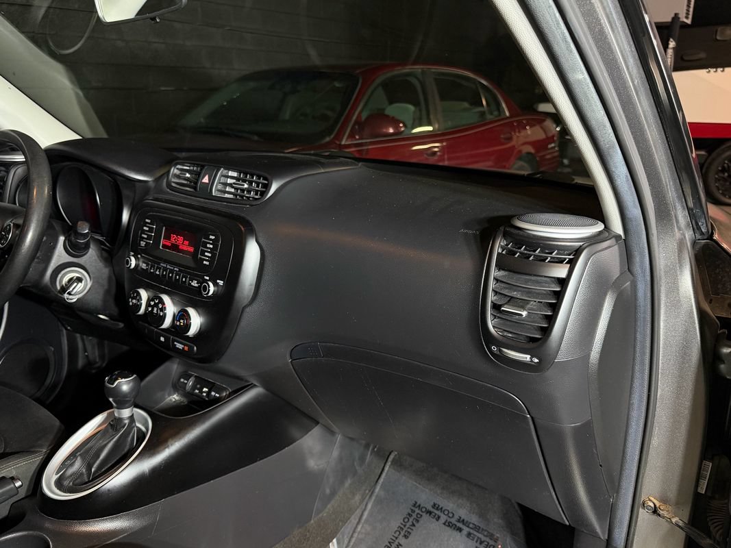 Used 2016 Kia Soul FWD image 18