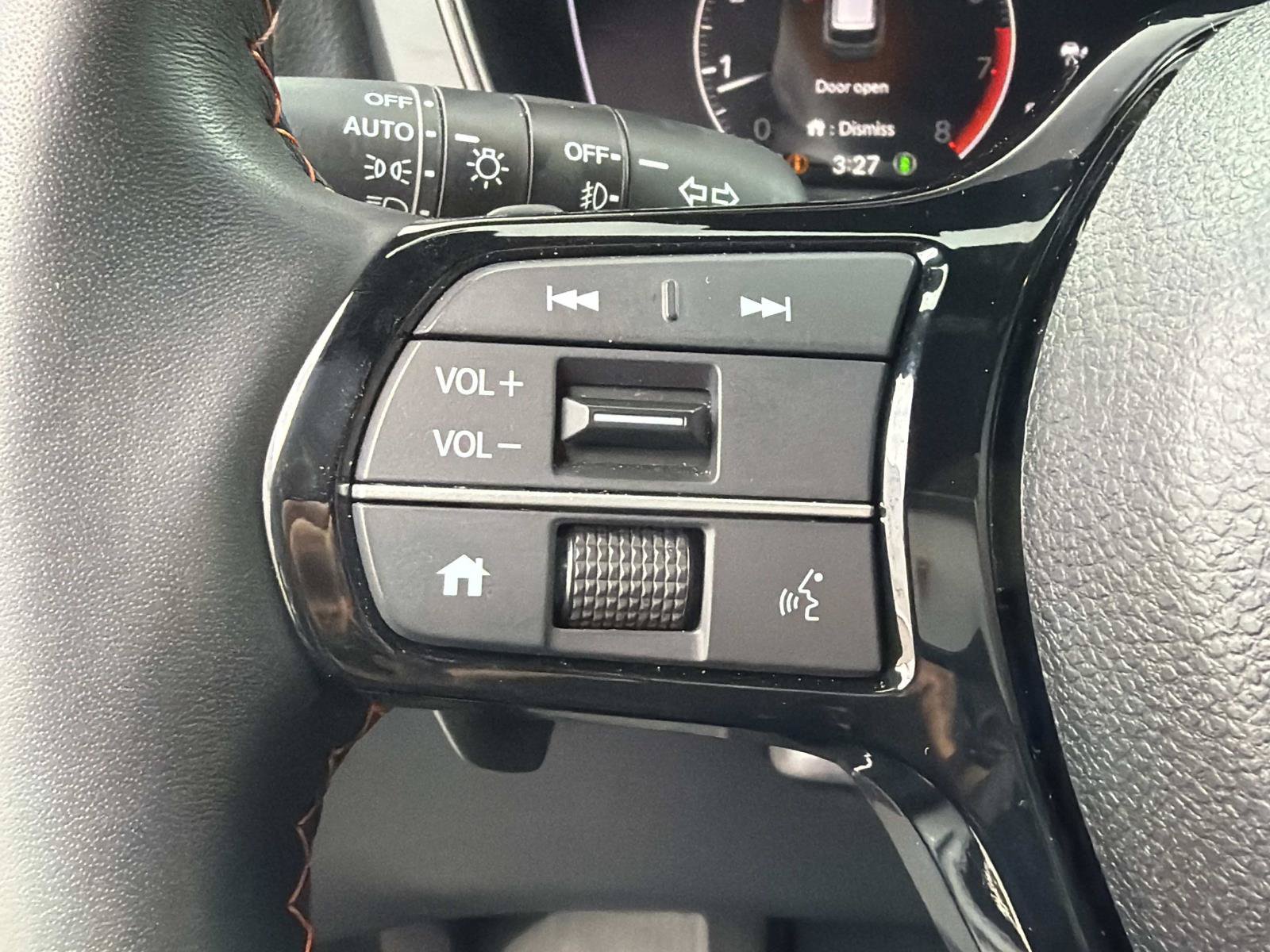 Used 2025 Honda Pilot TrailSport image 29