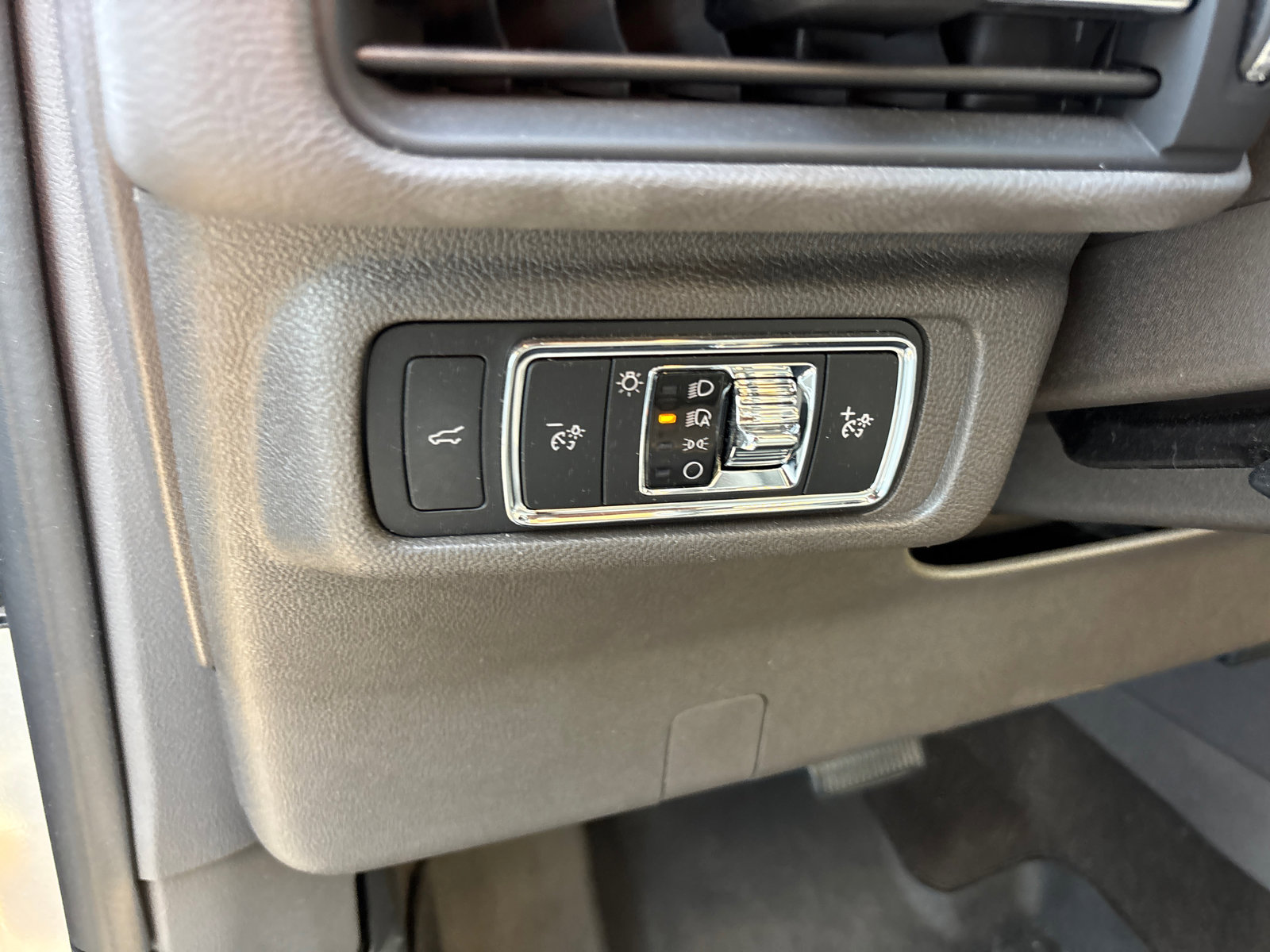 Used 2022 Lincoln Corsair AWD w/ Premium Package image 14