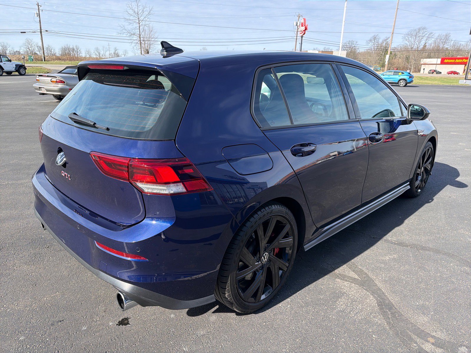 Used 2022 Volkswagen GTI SE FWD image 5
