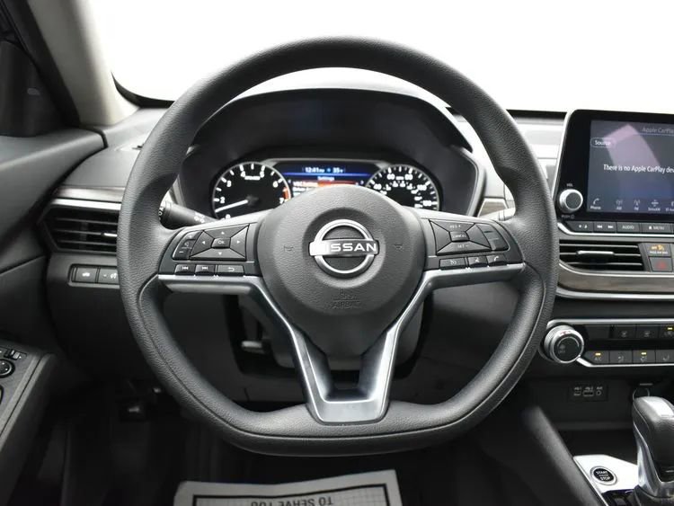 Used 2025 Nissan Altima 2.5 SV image 19