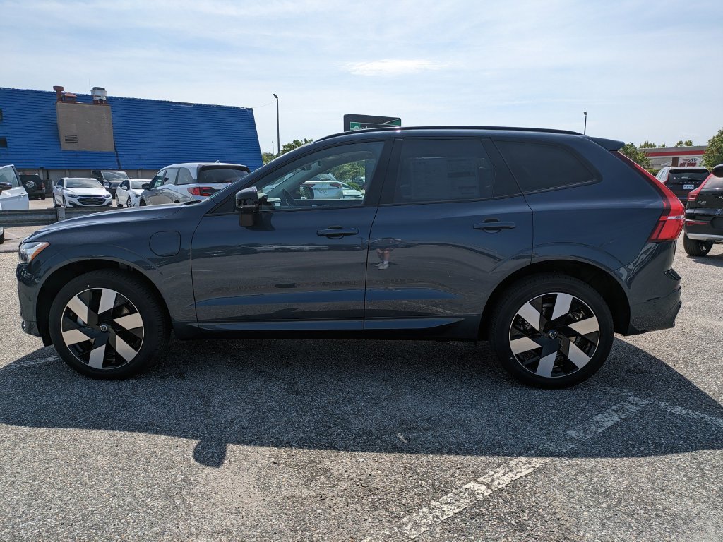New 2025 Volvo XC60 T8 Plus w/ Protection Package Premier AWD/4WD image 7