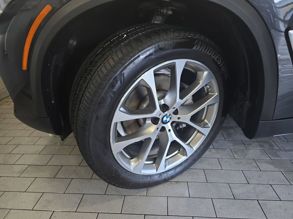 Used 2023 BMW X5 xDrive40i AWD/4WD image 34