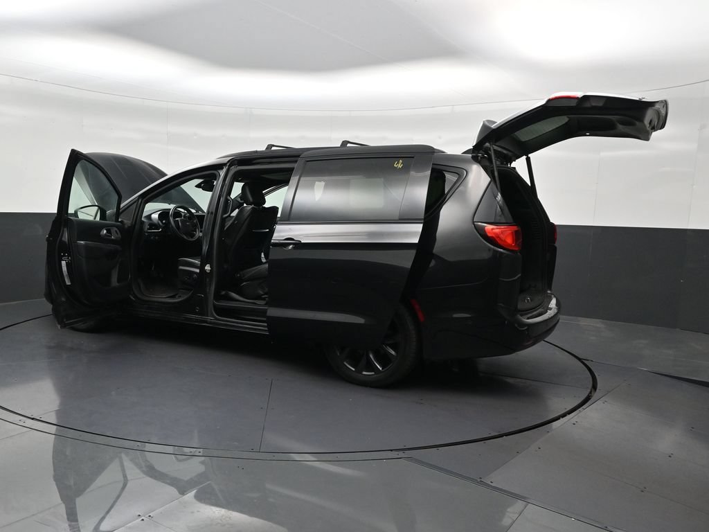 Used 2019 Chrysler Pacifica Limited w/ Advanced Safetytec Group FWD image 35
