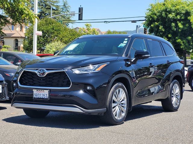 Certified 2024 Toyota Highlander Platinum AWD/4WD image 10