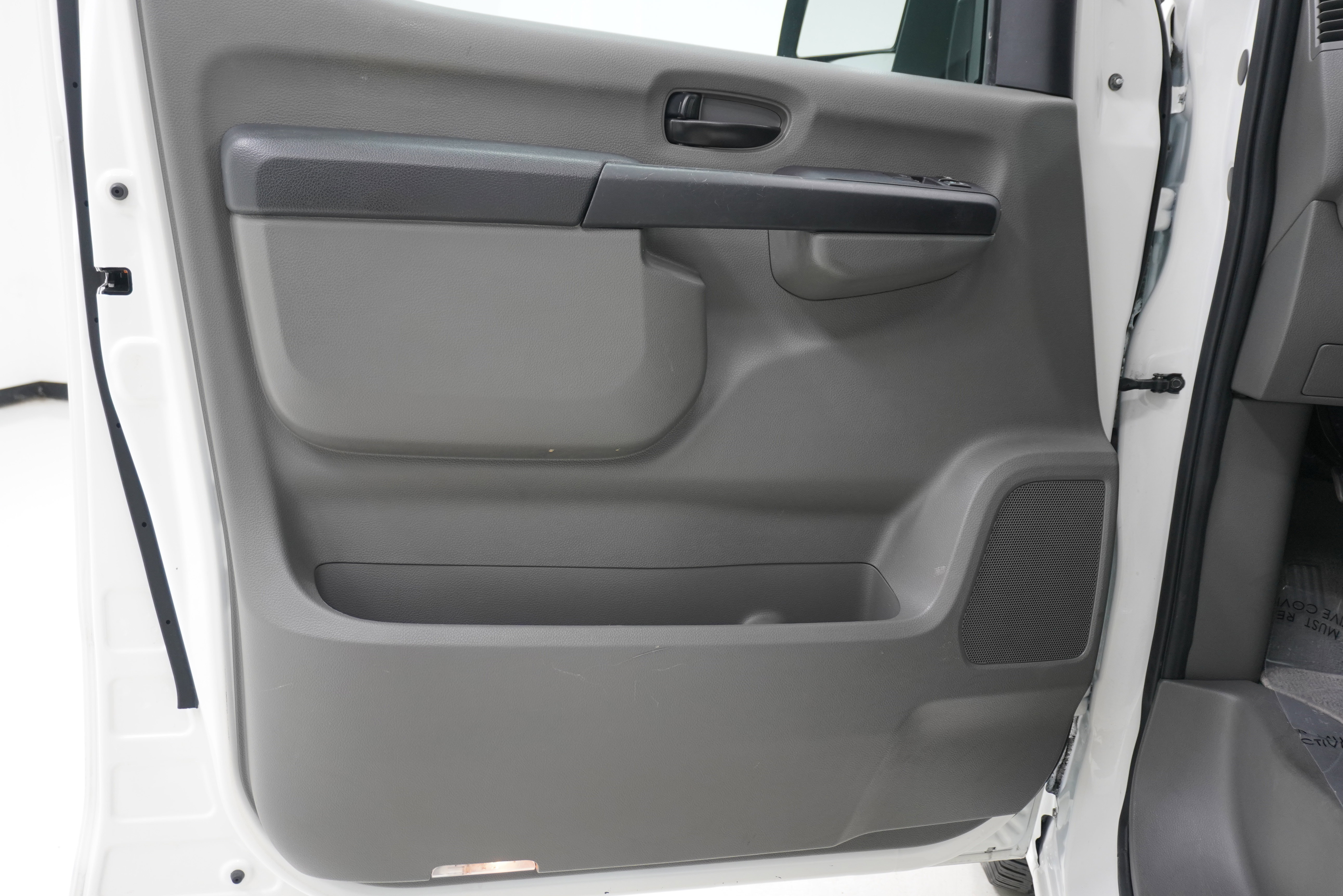 Used 2020 Nissan NV 3500 SV w/ Navigation Package image 9