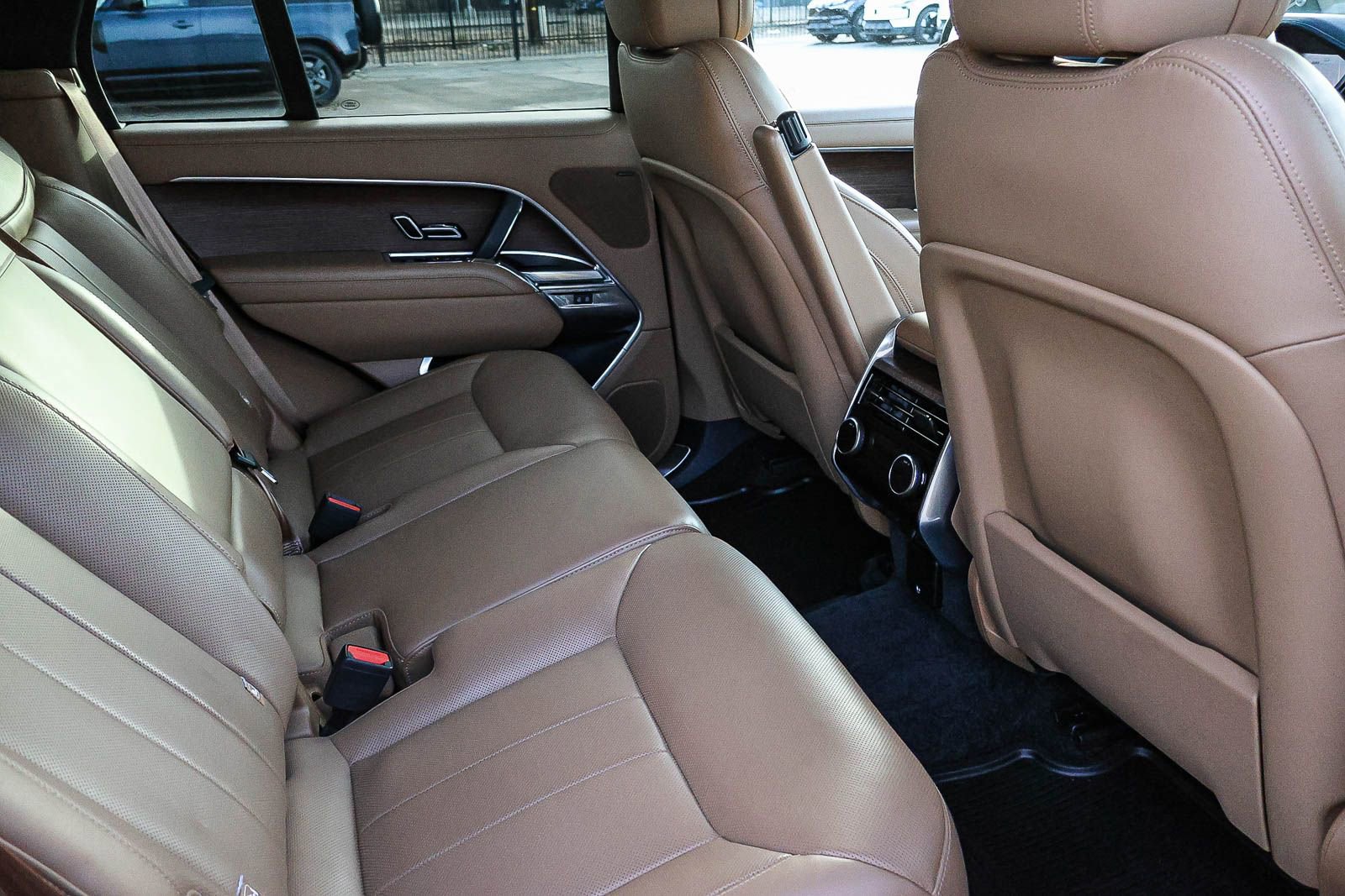 Certified 2024 Land Rover Range Rover SE AWD/4WD image 20